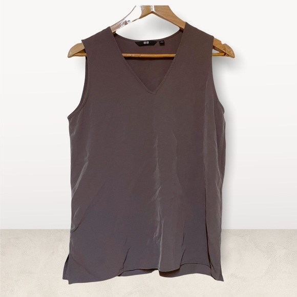 Uniqlo Tops - Uniqlo Grey Wrinkle free sleeveless tank top S
